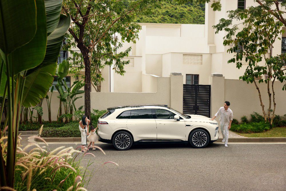 ���A����SUV2025���������ۃr17.28�f��  