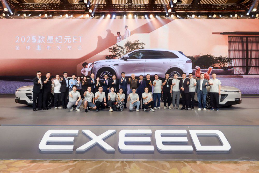 ���A����SUV2025���������ۃr17.28�f��  