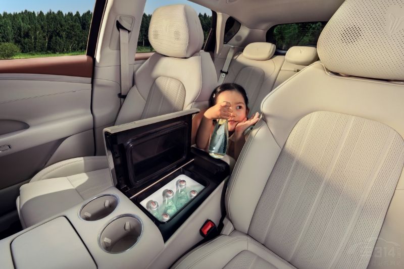 嵐圖FREE+:"極致聽(tīng)勸+體驗(yàn)覺(jué)醒" 嵐圖FREE+:"極致聽(tīng)勸+體驗(yàn)覺(jué)醒"