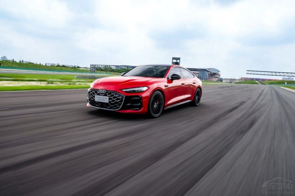 ȫ�W�� A5L Sportback �ޕr25.99�fԪ��