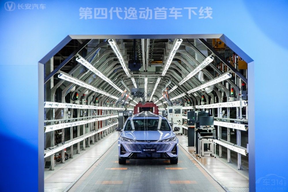 長(zhǎng)安第一款經(jīng)典產(chǎn)品第四代逸動(dòng)首車下線 長(zhǎng)安第一款經(jīng)典產(chǎn)品第四代逸動(dòng)首車下線