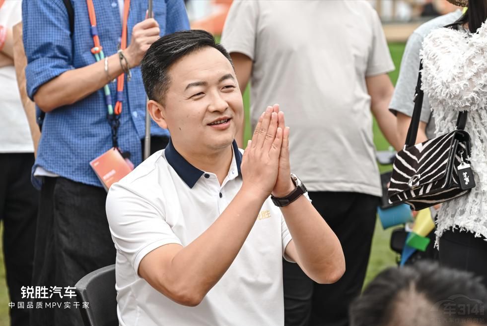 �J����܇Ʒ�ƪ�(d��)����MPV�Ј�(ch��ng)���M(j��n)һ�l�T�~