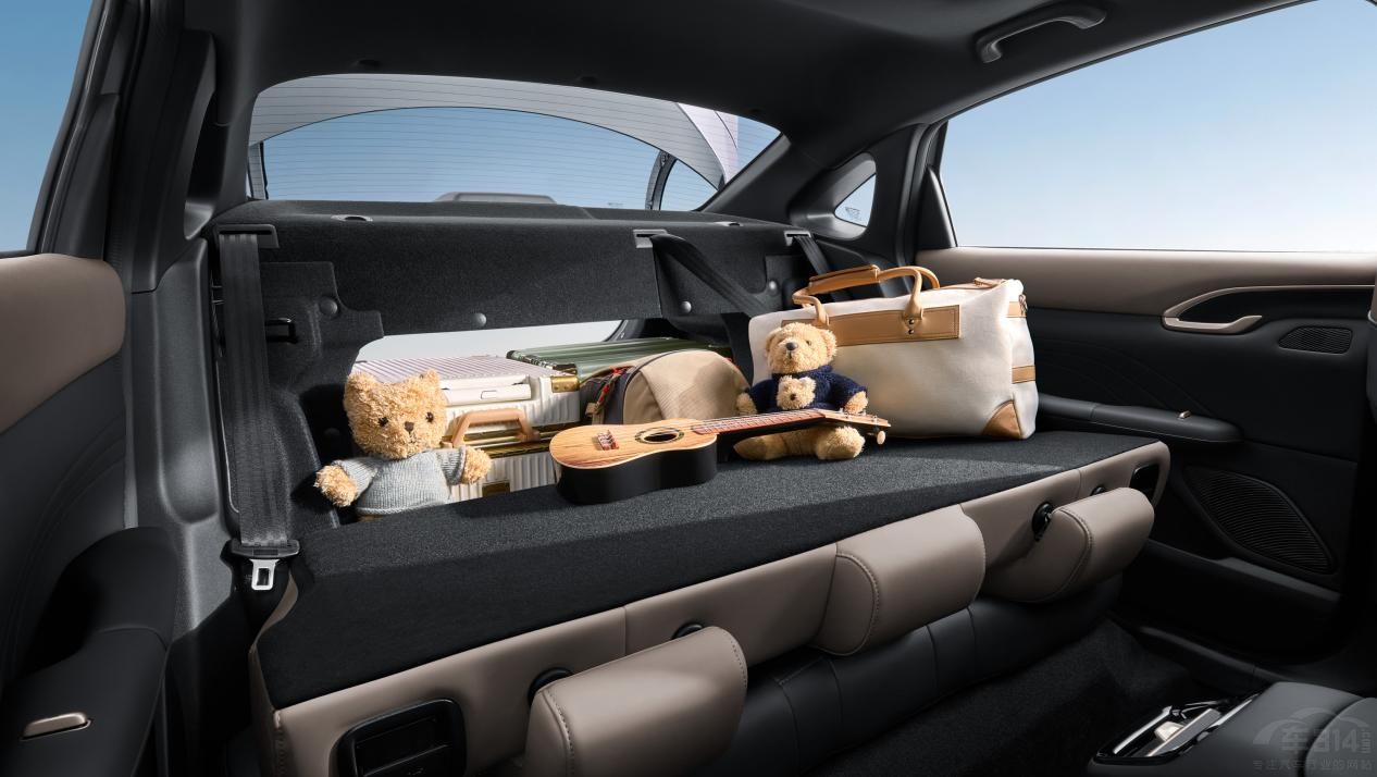 全球智能家轎新標(biāo)桿 長(zhǎng)安第四代逸動(dòng)上市 全球智能家轎新標(biāo)桿 長(zhǎng)安第四代逸動(dòng)上市