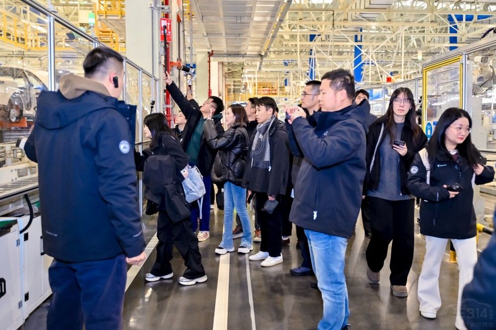 嵐圖泰山5000輛交付儀式于武漢成功舉行 嵐圖泰山5000輛交付儀式于武漢成功舉行